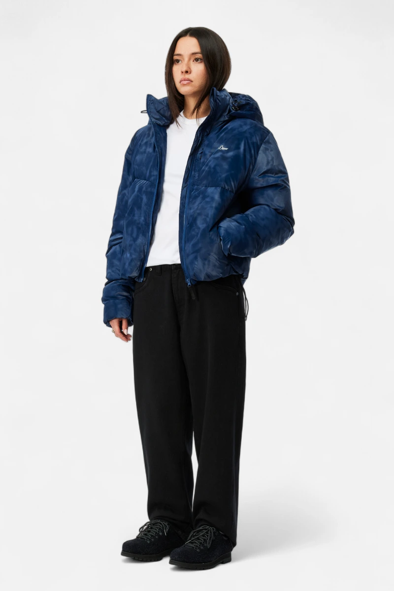 Wavy Puffer Blue on model